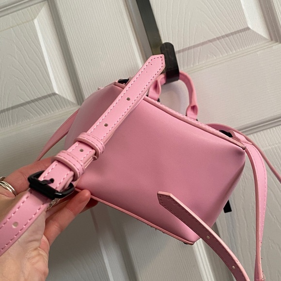 🌼 NWOT Pink Coffin-Shaped Backpack - "Never Trust The Living" Black Craft Brand - Picture 7 of 10